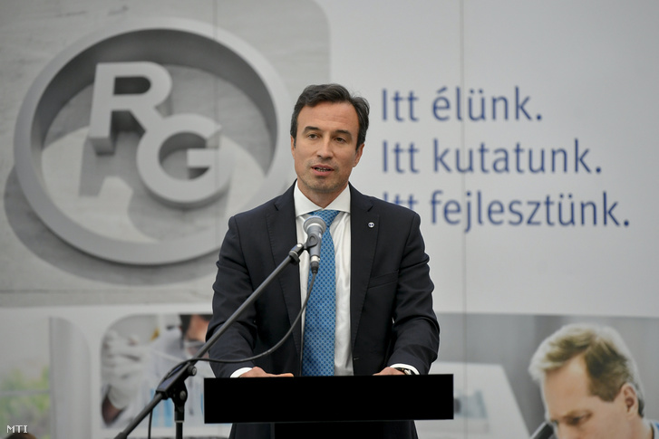 Orbán Gábor a Richter Gedeon Nyrt. vezérigazgatója beszédet mond a cég új irodaházának átadásán Debrecenben 2020. szeptember 30-án.