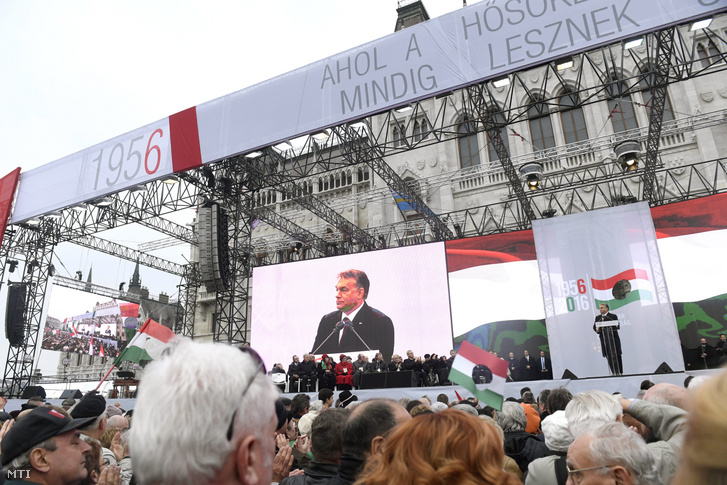 Orbán Viktor miniszterelnök beszédet mond az 1956-os forradalom és szabadságharc 60. évfordulója alkalmából 1956-2016 - A szabad Magyarországért! címmel tartott díszünnepségen az Országház elõtti Kossuth Lajos téren 2016. október 23-án.