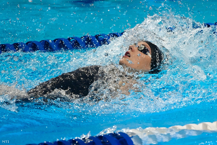 Hosszú Katinka, az Iron csapat versenyzője (k) a női 200 méteres hátúszás versenyen a Nemzetközi Úszóliga (ISL) második mérkőzésén a Duna Arénában 2020. október 18-án