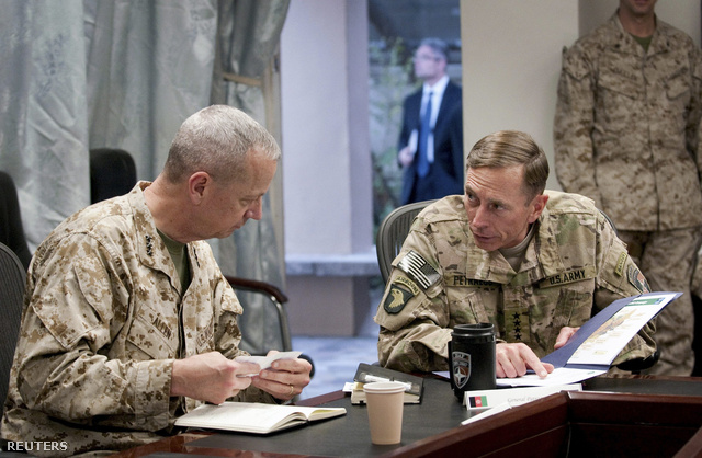 John Allen tábornok és David Petraeus Kabulban