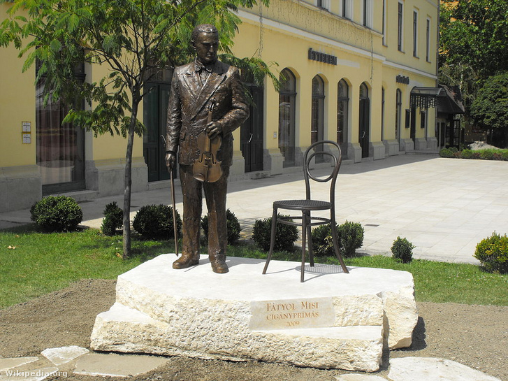1024px-Statue of Mihály Fátyol