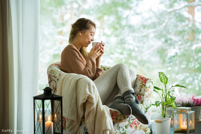 Az is egyfajta meditációs gyakorlatnak számít, ha elmerülünk egy csésze gőzölgő tea aromájának, melegségének és ízének élvezetében.