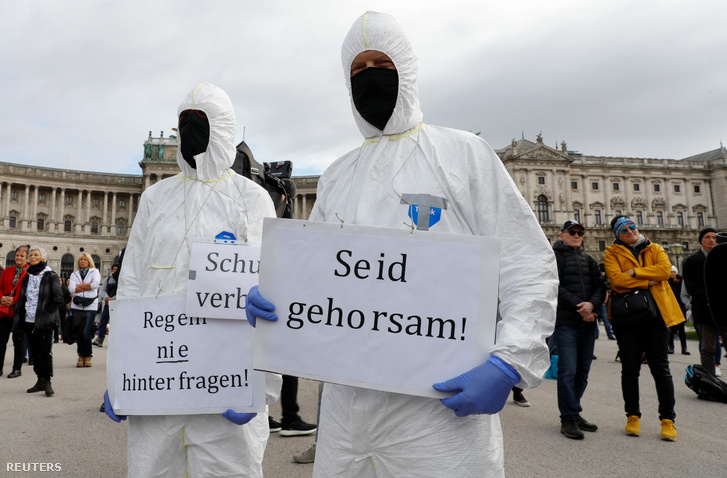 A megszorítások ellen tiltakozók Bécsben október 31-én.