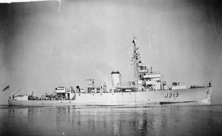 Algerine osztályú aknaszedő. Ilyen típusú hajó volt az HMS Spanker is