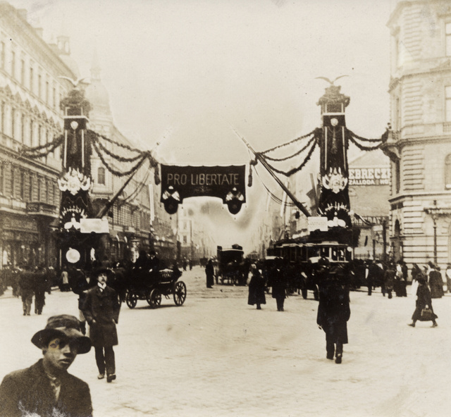 A budapesti Baross tér ünnepi díszítése 1906. október 28-án, II. Rákóczi Ferenc és bujdosótársai hamvainak hazahozatalakor