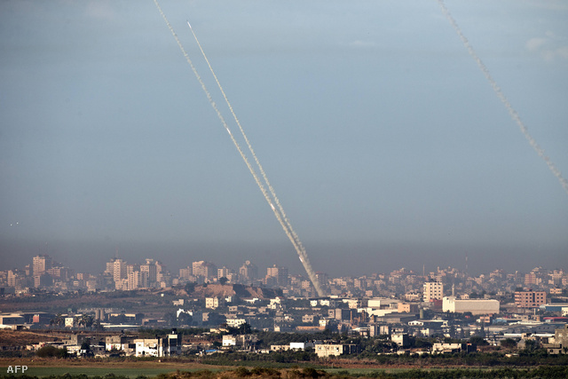 Rakéták indulnak egy palesztin bázisról