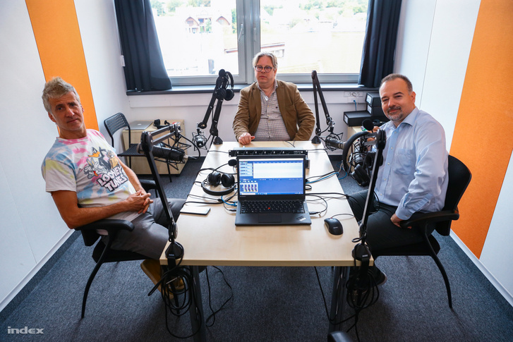 Az Index Kibeszélő című podcastjének felvétele 2020. szeptember 29-én. Jeszenzky Zsoltot és Lattmann Tamást Szőcs László kérdezi, az Index külpolitikai újságírója.