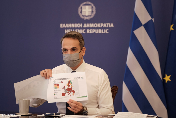 Kiriákosz Micotákisz kormányfő a lezárások bejelentésén Athénban 2020. november 5-én