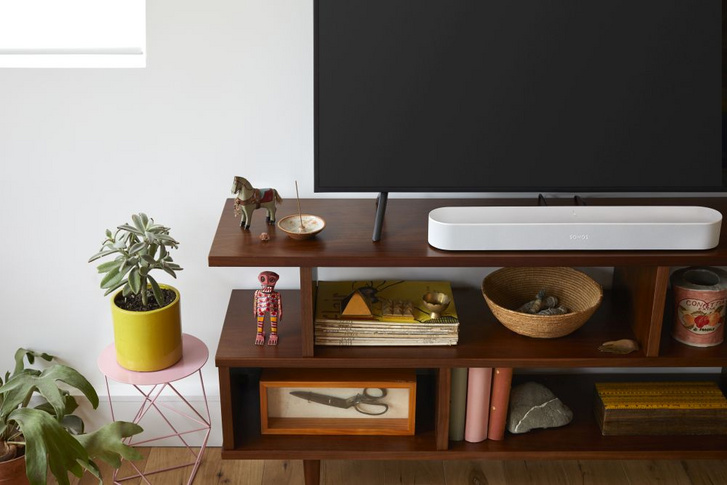 Sonos Beam a nappaliban a tévé alatt