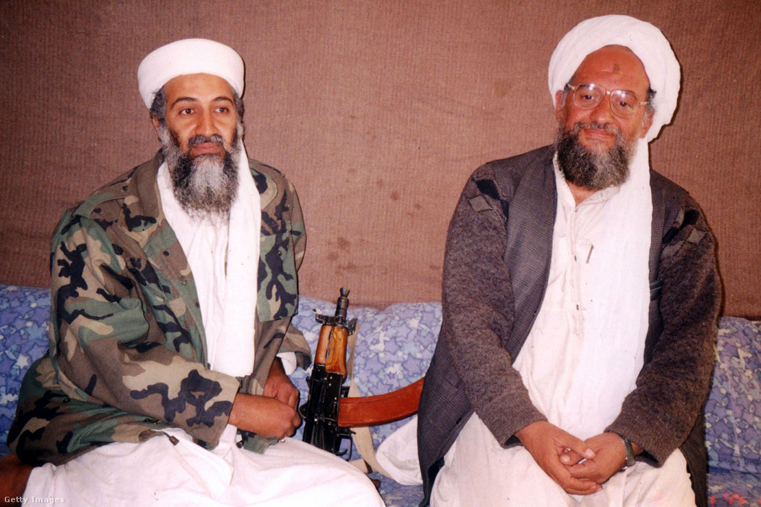 Oszama bin-Laden (balra) és alvezére, Ayman al-Zawahiri 2001. november 1-én publikált képen