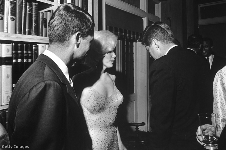 Marilyn Monroe, Robert Kennedy (b) és John F. Kennedy (1962)