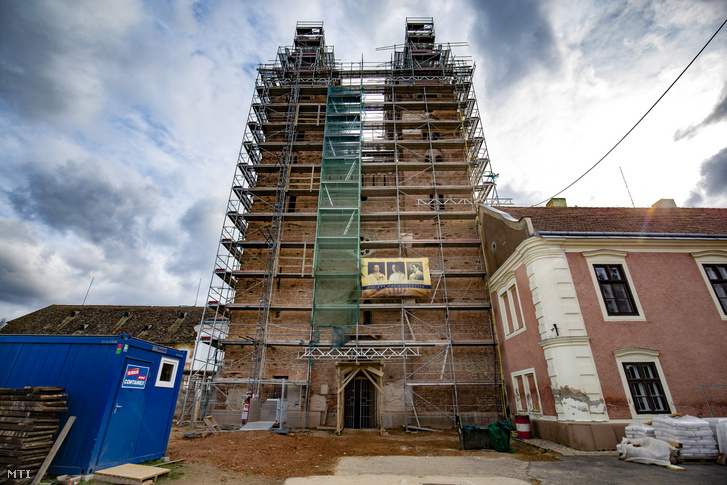 A Csornai Premontrei Prépostsághoz tartozó, felújítás alatt álló türjei Gyümölcsoltó Boldogasszony plébániatemplom 2020. február 28-án.