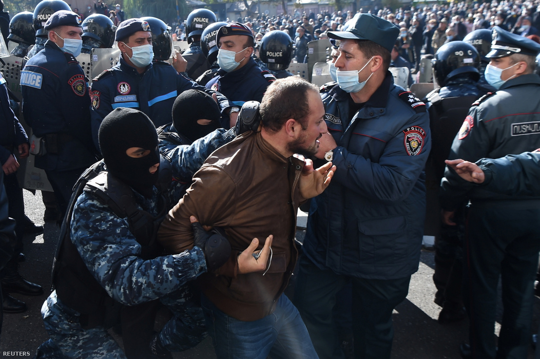 Ellenzéki tüntetőt tartóztatnak le Jerevánban