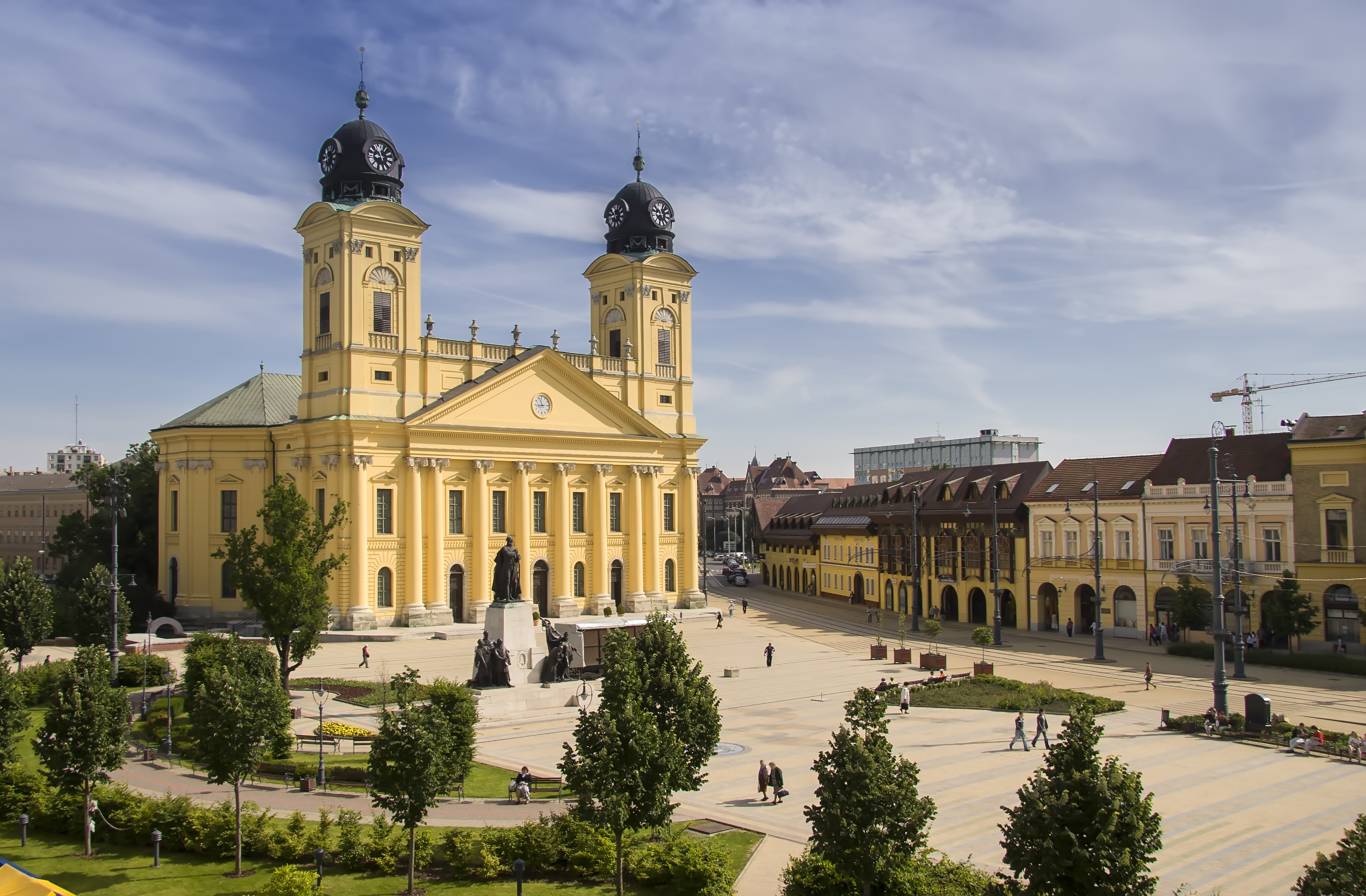 Melyik város főterének részlete látható a képen?