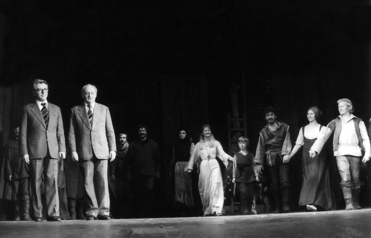 Egy lócsiszár virágvasárnapja, vendégjáték Budapesten, a Vígszínházban 1980. februárban, Sütő Andrással a színpadon