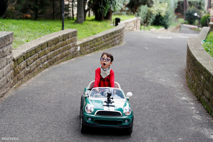 Sirio Persichetti játékautójában Rómában 2020. október 23-án