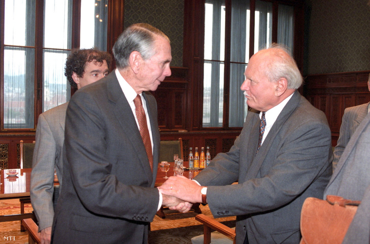Donald M. Blinken még az Egyesült Államok magyarországi nagyköveteként 1995. szeptember 21-én