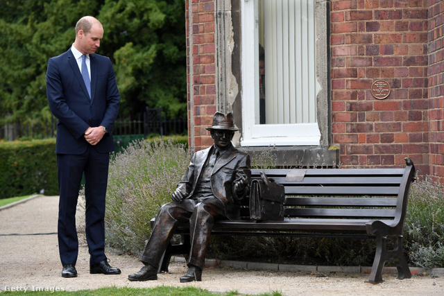 Vilmos cambridge-i herceg Frank Foley frissen leleplezett szobránál 2018 szeptemberében
