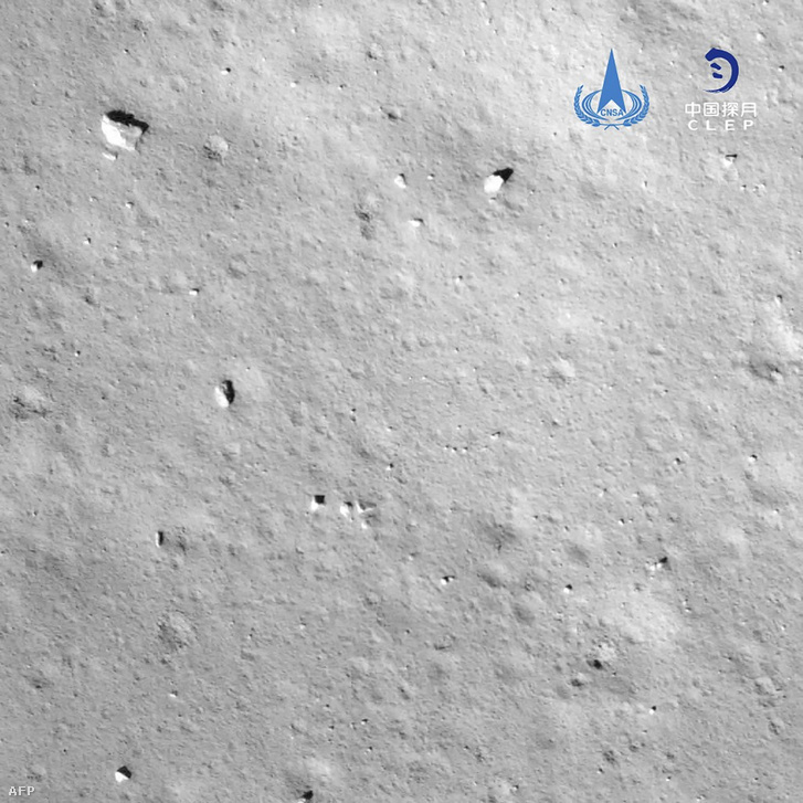 A Hold felszínéről leszállás közben készített kép