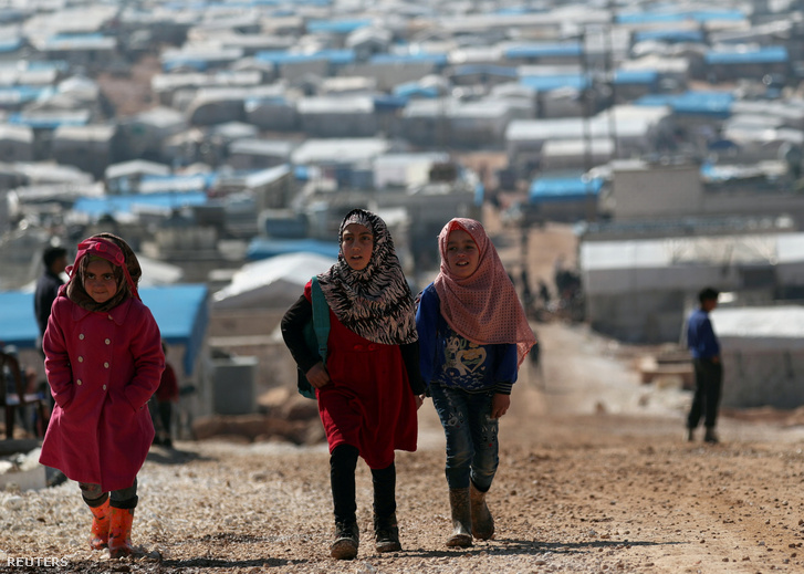 Szíriai gyerekek egy török menekülttáborban