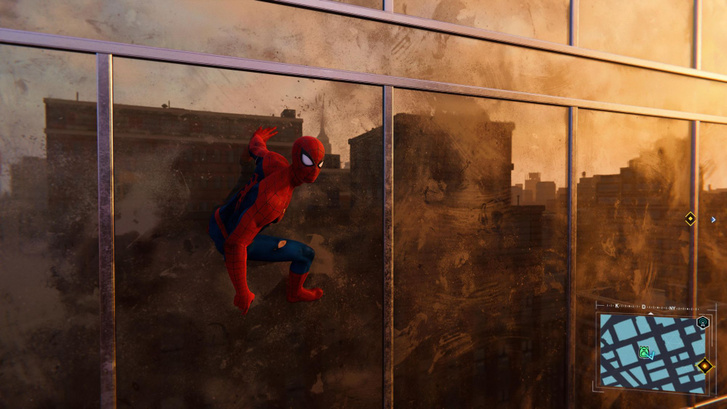 A ray tracingnek köszönhetően a Spider-Man Remasteredben még a mocskos üvegen is tükröződik a New York-i naplemente (Forrás: Sony)