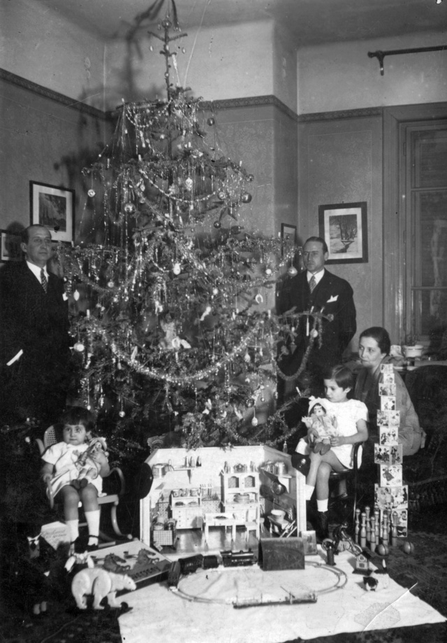 Különösen a gyerekeket varázsolta el a karácsonyfa