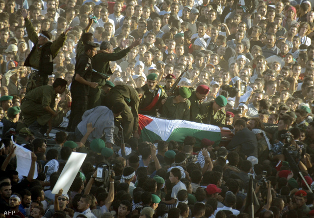 Arafat koporsója 2004-ben