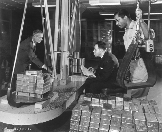 Aranyrudakat pakolnak a Federal Reserve Bankban (1965.)