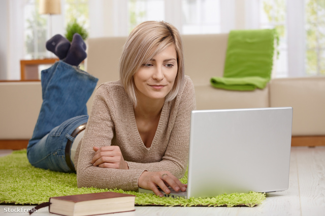 stockfresh 66812 woman-browsing-internet-on-laptop sizeM