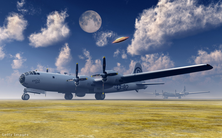 Az illusztráció B-29-eseket, köztük az első atombombát ledobó Enola Gayt ábrázolja. Az 509. bombázó ezred nem messze Roswelltől a Walker légibázison állomásozott