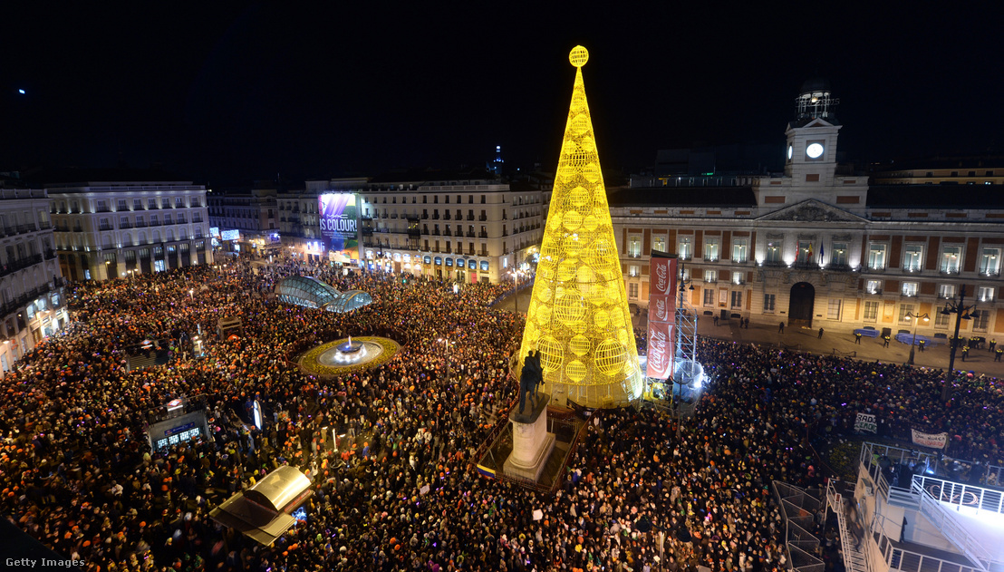 Tömeg a Puerta del Sol téren 2015. január 1-jén