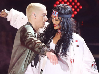 Eminem bocsánatot kér Rihannától, amiért annak idején a nőverő Chris Brown mellett állt ki