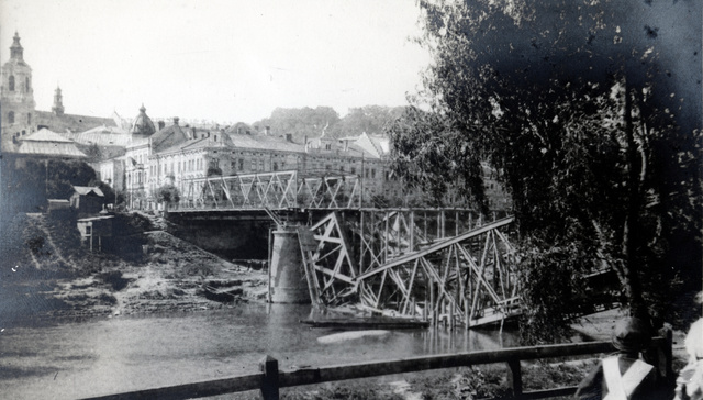 A San folyó feletti lerombolt Május 3 híd Przemyślben, 1916