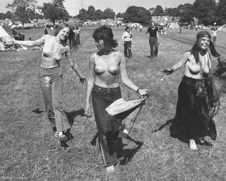 Máshogy voltak felszabadultak az angol fiatalok a Glastonbury fesztiválon, amit 1971-ben második alkalommal rendeztek meg.