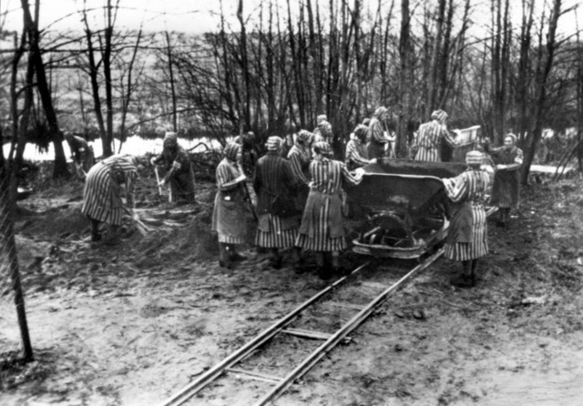 Női foglyok Ravensbrückben, a koncentrációs táborban