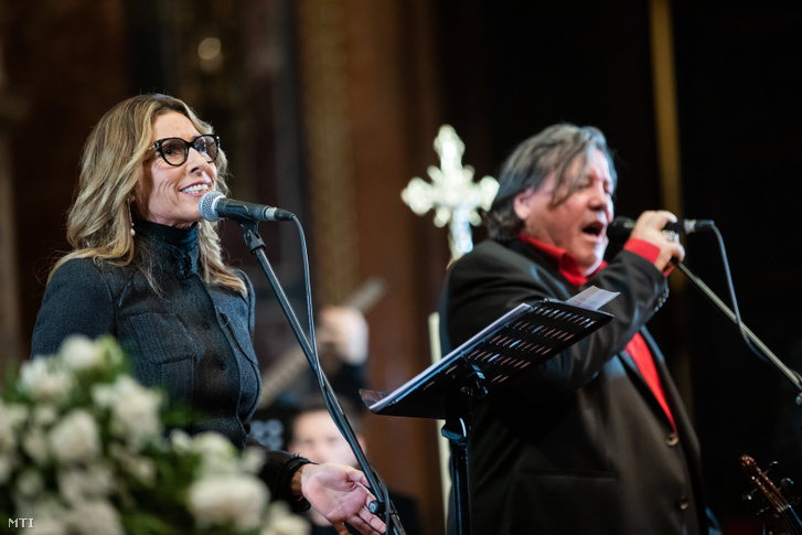 Miklósa Erika és Szarka Tamás a Missa Missio - Mise a legüldözöttebb vallásért című zenemű ősbemutatóján a Szent István-bazilikában 2020. október 17-én