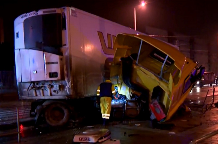 budapest kamion baleset busz 2020 12 23