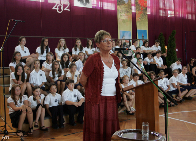 Hoffmann Rózsa egy nemzeti tanévnyitó ünnepségen