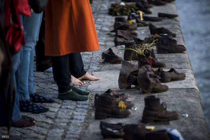 Cipők a Duna-parton holokauszt-emlékmű