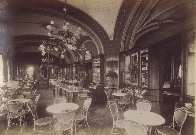 A Gerbeaud belső tere az 1890-es években