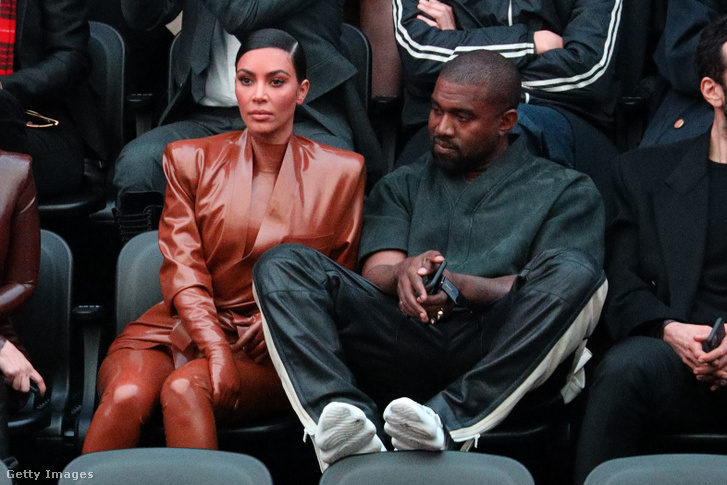 Kim Kardashian és Kanye West párizsi Fashion Week-en 2020. március 1-én