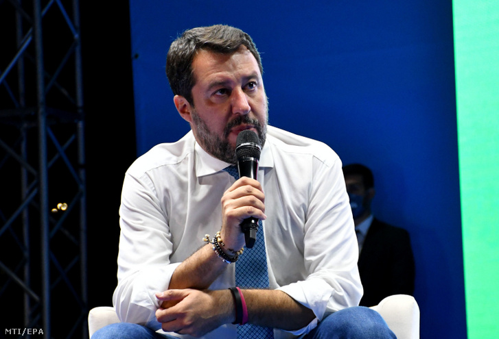 Matteo Salvini az olasz ellenzéki Liga párt elnöke egy rendezvényen beszél a szicíliai Cataniában 2020. október 2-án. Salvini elõzetes bírósági tárgyalása október 3-án kezdõdik Cataniában mert tavaly nyáron még belügyminiszterként nem engedte partra szállni a Gregoretti olasz katonai hajóval érkezõ, a Földközi-tengerből kimentett bevándorlókat.