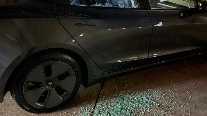 tesla-s-spontaneous-glass-shattering-issues-strikes-again-now-a-