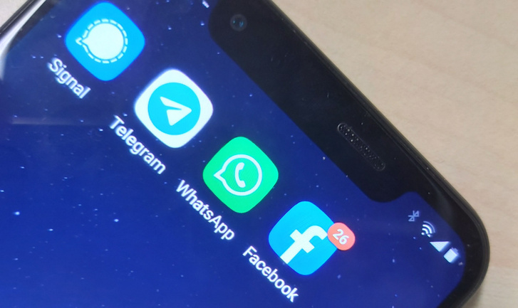 Tömegesen hagyják ott a WhatsAppot, miután az alkalmazás kiszolgáltatja a felhasználói adatait a Facebooknak. (Fotó: Herpai Gergely)