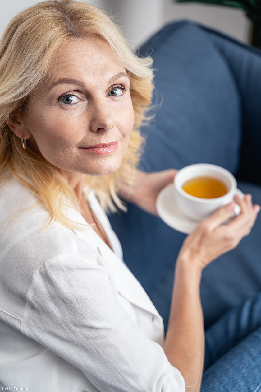 kamilla tea segíti a zsírégetést karcsúsító hölgy
