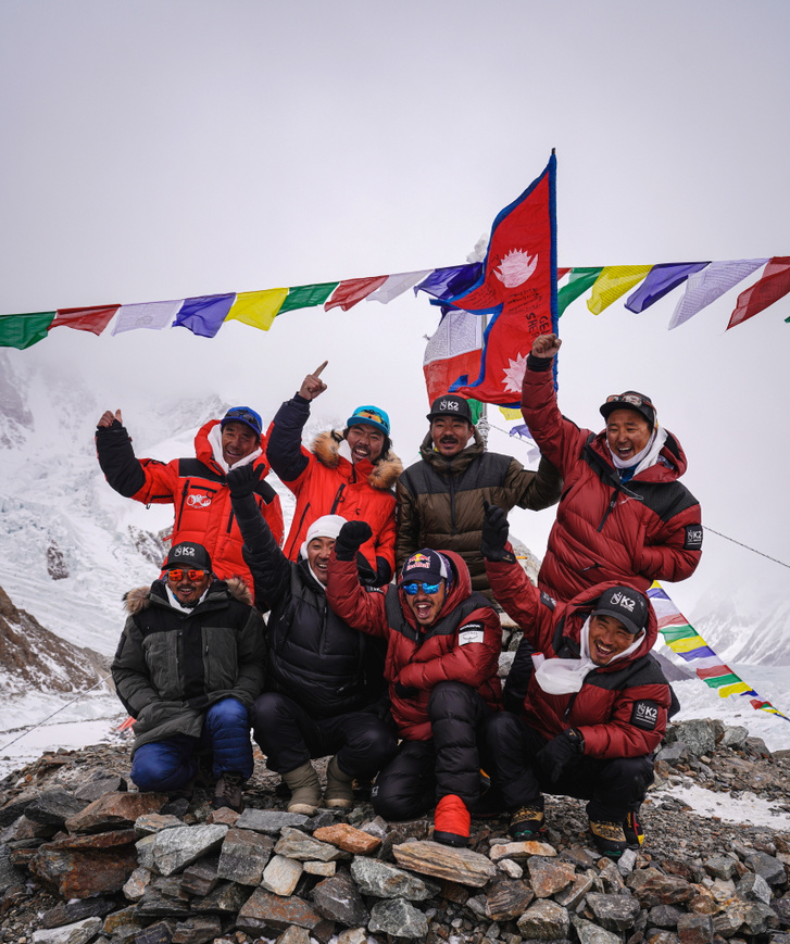 A Nirmal „Nims” Purja serpa vezette nepáli hegymászócsoport január 5-én