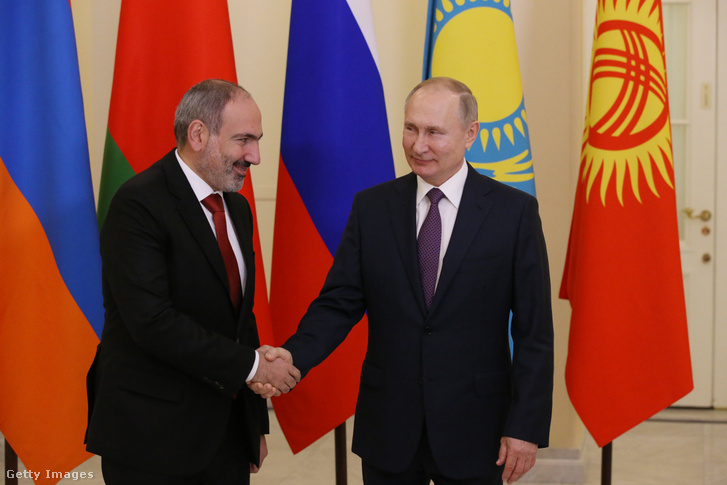 Nikol Pasinjan örmény miniszterelnök és Vlagyimir Putyin orosz elnök