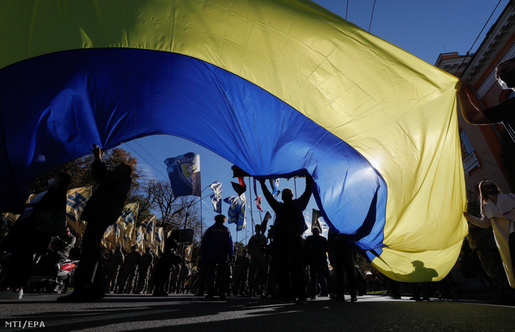 Az Ukrán Felkelő Hadsereg (UPA) megalapításának 78. évfordulóján tartott kijevi tüntetés 2020. október 14-én.