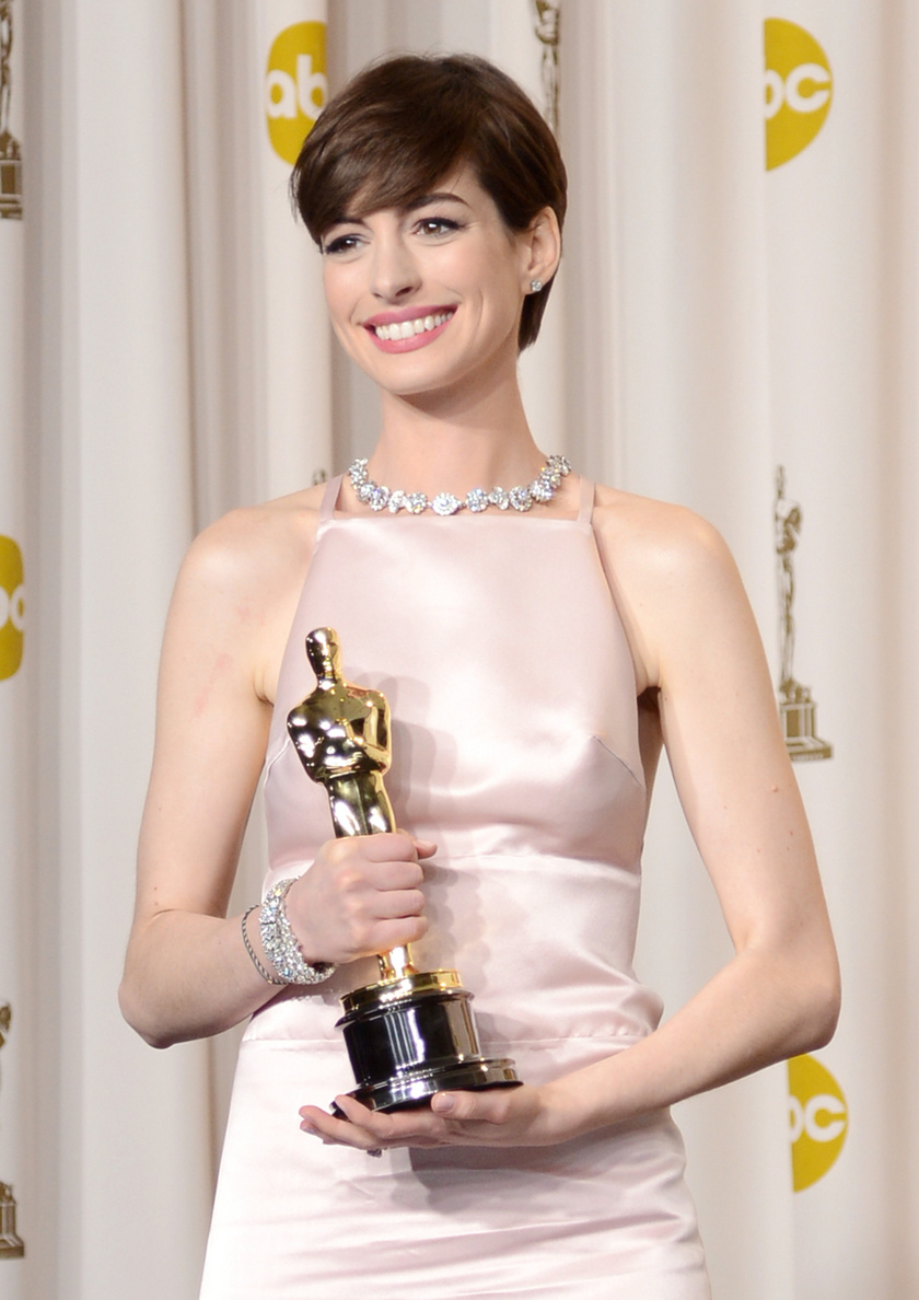 Anne Hathaway A nyomorultakért az Oscart is megkapta.