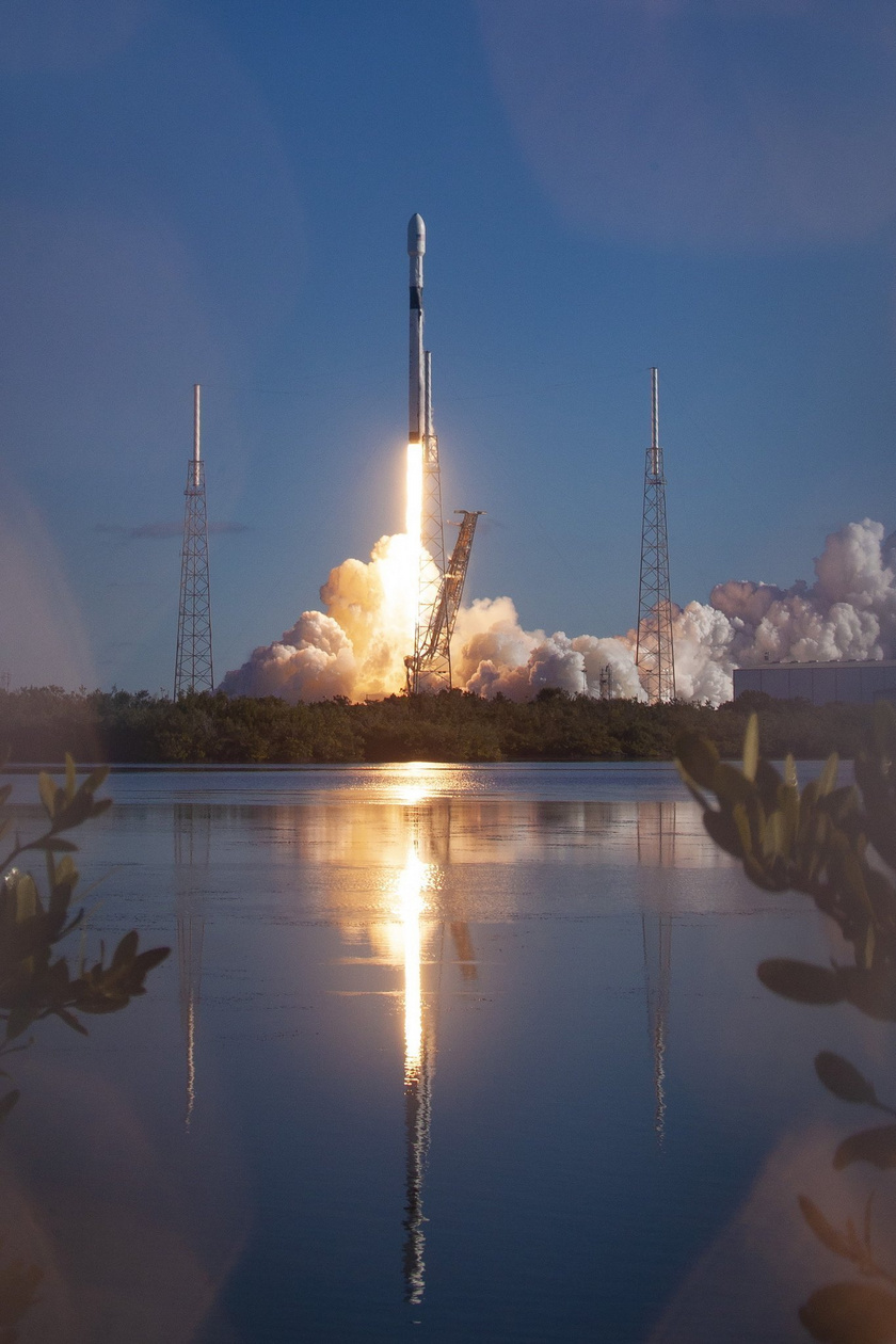 2018-as felvétel a SpaceX Falcon 9-es hordozórakétájának felbocsátásáról.